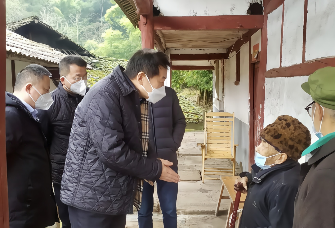 四川省尊龍凱時(shí)集團(tuán)黨委書(shū)記、董事長(zhǎng)任丁率隊(duì)赴嘉陵區(qū)開(kāi)展幫扶工作