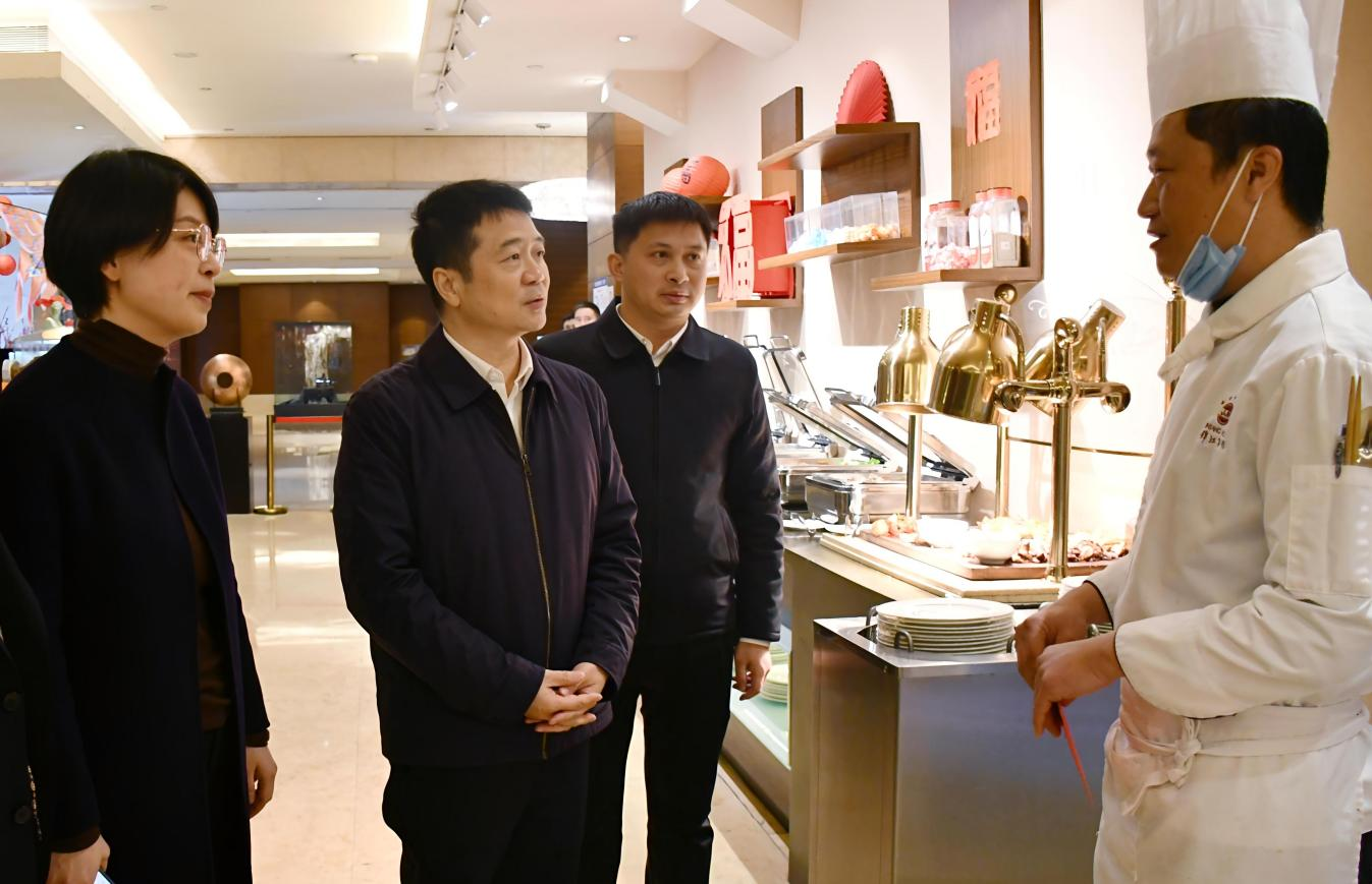 省尊龍凱時集團領(lǐng)導(dǎo)率隊開展春節(jié)前走訪慰問