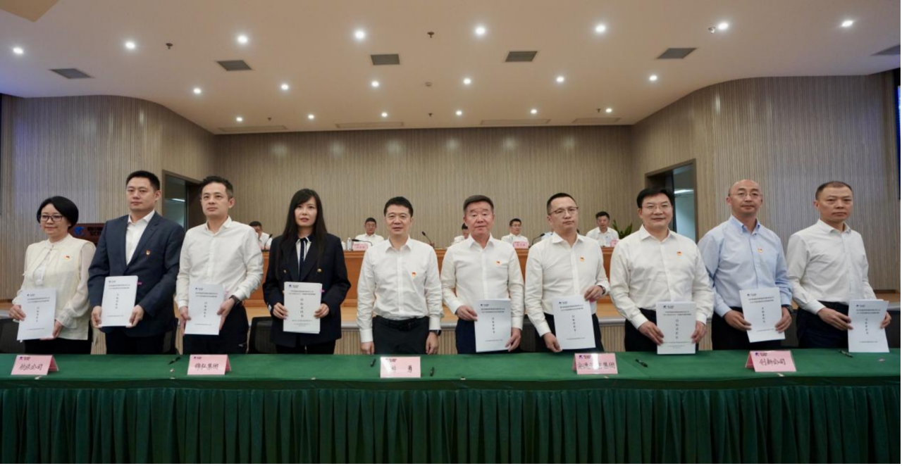 知責(zé)明責(zé)，擔(dān)當(dāng)作為——省尊龍凱時(shí)集團(tuán)舉行2025年二級(jí)子公司經(jīng)營(yíng)目標(biāo)責(zé)任書及年度安全生產(chǎn)責(zé)任書簽署儀式